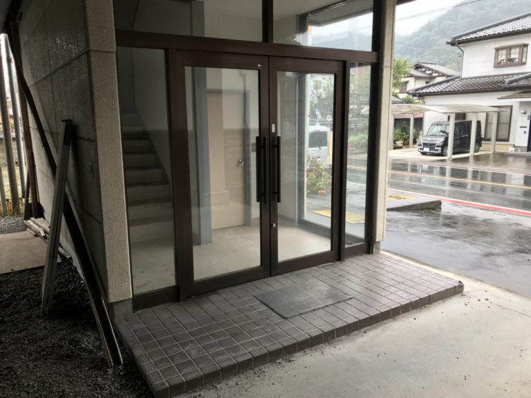 飯塚事務所・店舗　入口